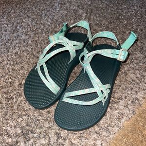 ✨1 HOUR SALE✨chacos size 8 mint/teal